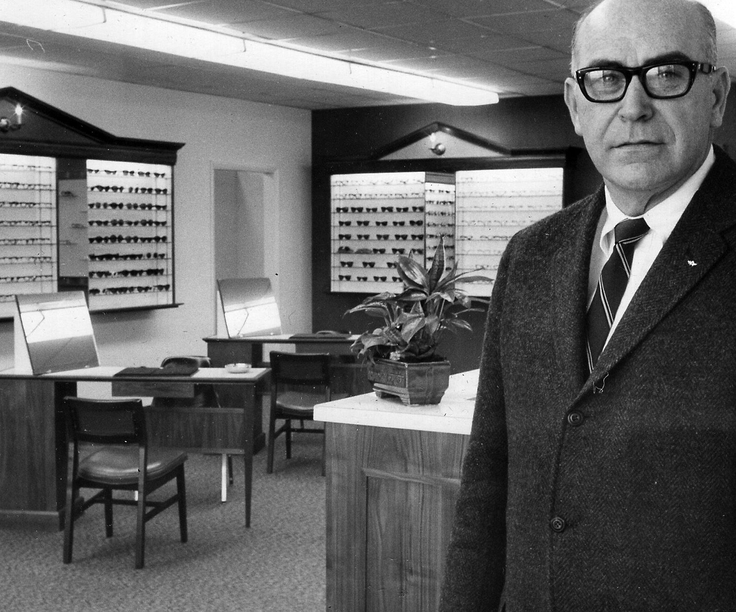 1969-02-23 Galeski Optical
